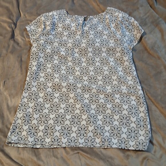 Banana Republic Factory Women's Medallion / Floral Cap Sleeve Top SZ S - Picture 8 of 8